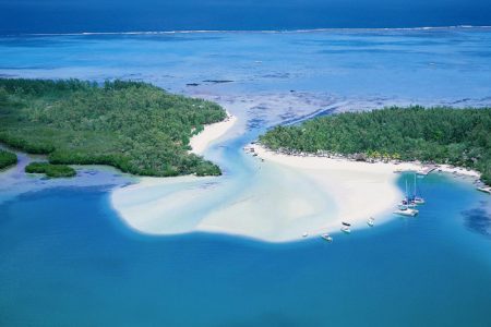 Ile Aux Cerfs – Speedboat